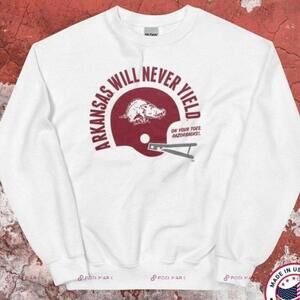 Arkansas Will Never Yield On Your Toes Razors Sweatshirt Retro Ncaa